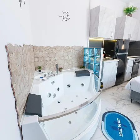 Valaoritou Luxury Jacuzzi By Dimcol 1 Θεσσαλονίκη