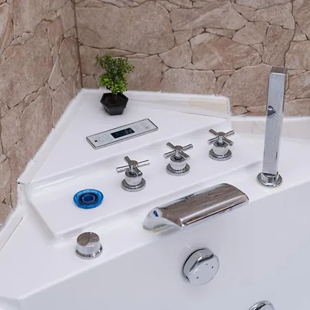 Valaoritou Luxury Jacuzzi By Dimcol 1 Θεσσαλονίκη
